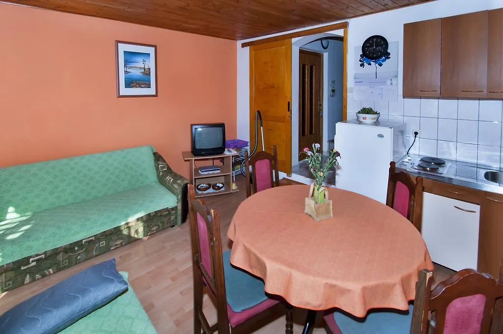 Apartment Dinono بولا