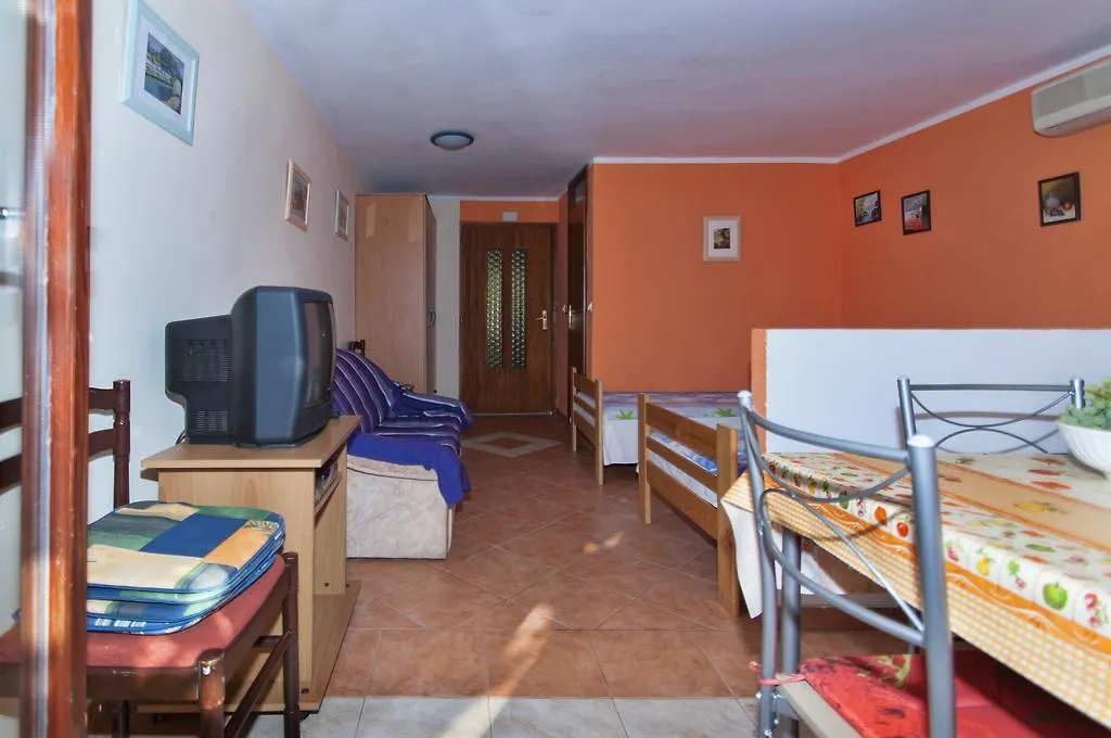 Apartment Dinono Pula 0*,  Croatia