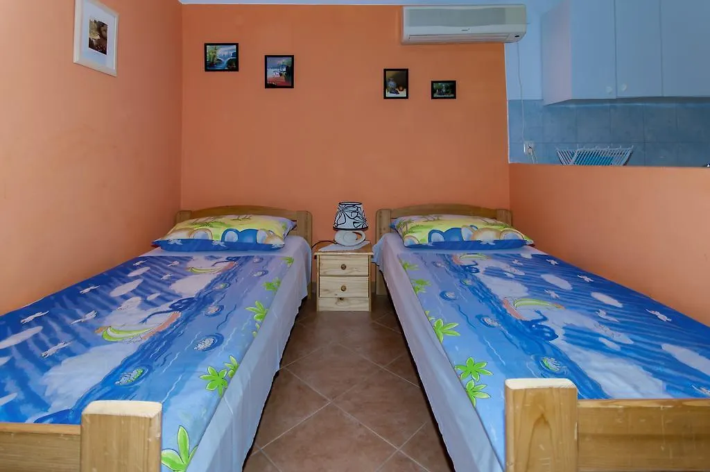 Apartment Dinono Pula 0*,